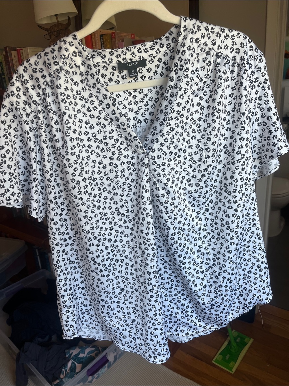 Alfani White Short-Sleeve V-Neck Floral Blouse